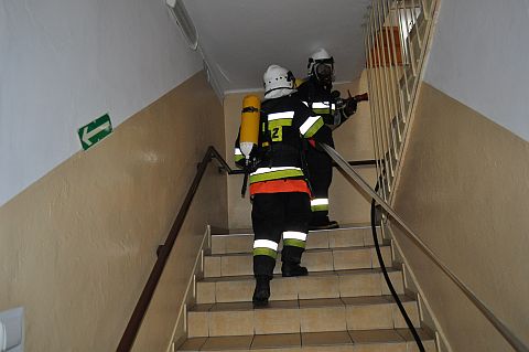 Ewakuacja szkoy w Grojcu