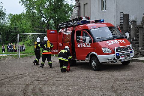Ewakuacja szkoy w Grojcu