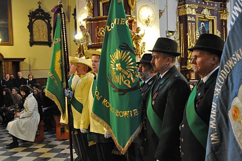 Msza żałobna w klasztorze oo. Bernardynów w Alwerni Msza żałobna w klasztorze oo. Bernardynów w Alwerni