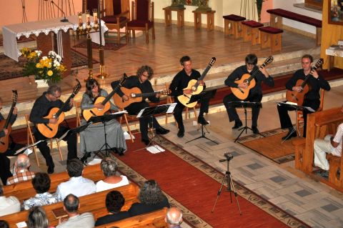 Grojec - koncert lskiego oktetu gitarowego 