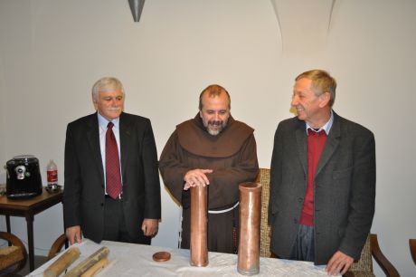 Prace przy odbudowie dachu i remoncie wiey klasztornej