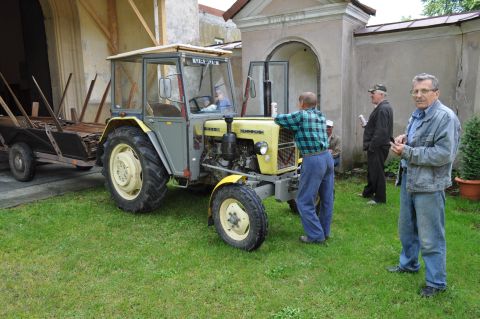 Demonta boazerii w klasztorze 