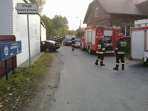 Wypadek samochodu osobowego w Alwerni przy ul. Olszewskiego