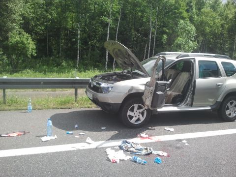 Wypadek na A4 - najechanie na pasie awaryjnym Wypadek na A4 - najechanie na pasie awaryjnym
