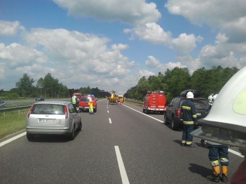 Wypadek na A4 - najechanie na pasie awaryjnym Wypadek na A4 - najechanie na pasie awaryjnym