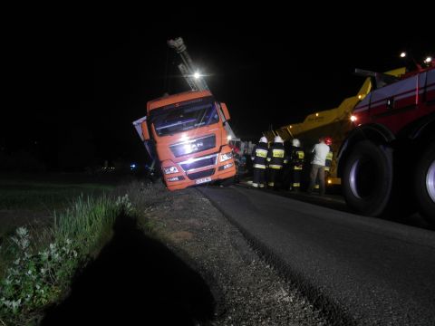 Akcja pionowania ciężarówki MAN Akcja pionowania ciężarówki MAN