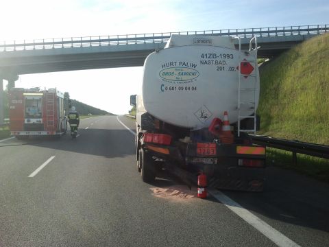 Wypadek na A4 z udziaem cysterny