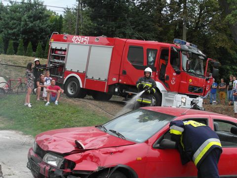 Pokaz akcji ratowniczej w wykonaniu OSP Grojec 