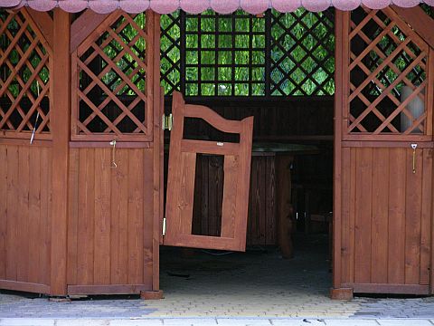 Dewastacja altany